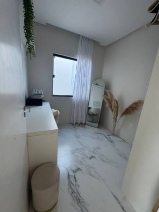 Casa com Piscina no Lot. Luar da Barra 2