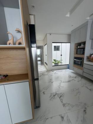 Casa com Piscina no Lot. Luar da Barra 2