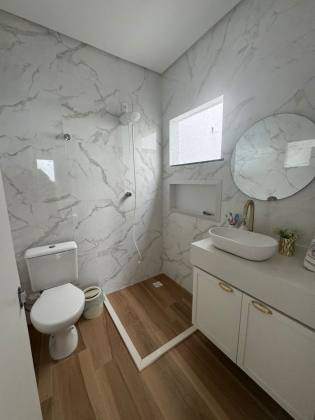 Casa com Piscina no Lot. Luar da Barra 2