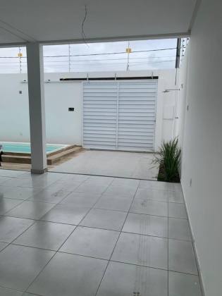 Casa com Piscina no Lot. Luar da Barra 2