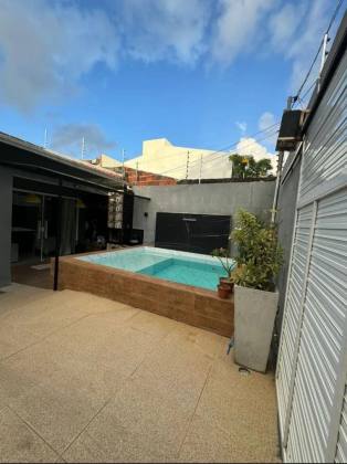 Casa com Psicina na Jabotiana