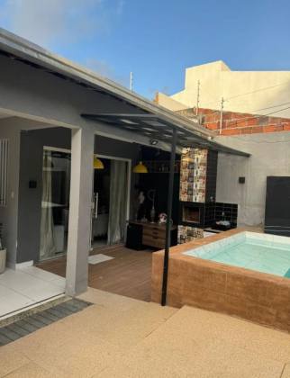 Casa com Psicina na Jabotiana