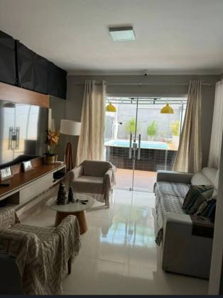 Casa com Psicina na Jabotiana