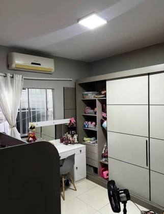 Casa com Psicina na Jabotiana