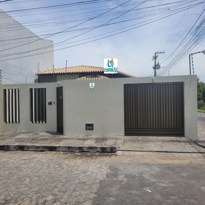 Casa de Esquina com Piscina na Aruana