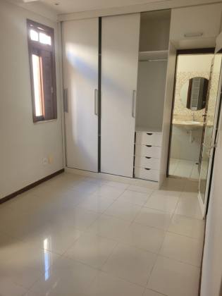 Casa de Esquina com Piscina na Aruana