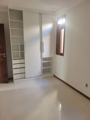 Casa de Esquina com Piscina na Aruana