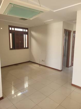 Casa de Esquina com Piscina na Aruana