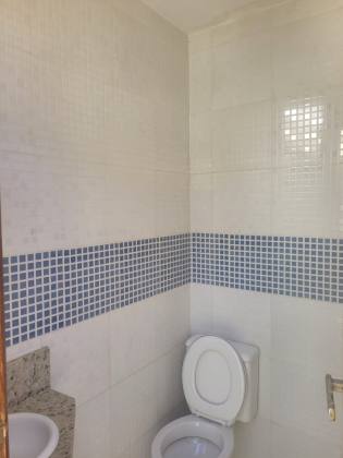 Casa de Esquina com Piscina na Aruana