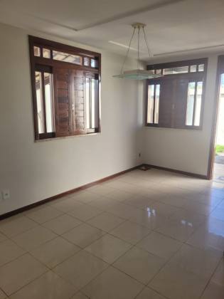 Casa de Esquina com Piscina na Aruana