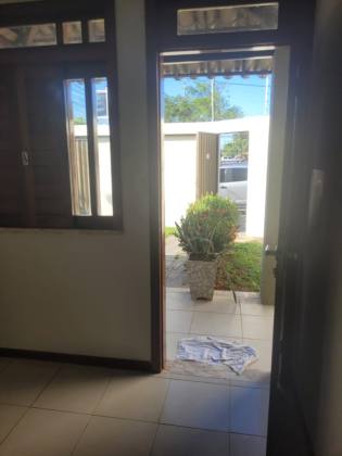 Casa de Esquina com Piscina na Aruana