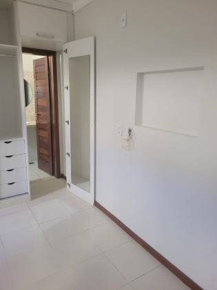 Casa de Esquina com Piscina na Aruana