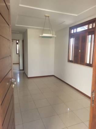 Casa de Esquina com Piscina na Aruana