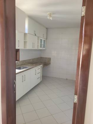 Casa de Esquina com Piscina na Aruana