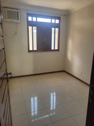 Casa de Esquina com Piscina na Aruana