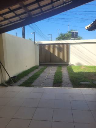 Casa de Esquina com Piscina na Aruana