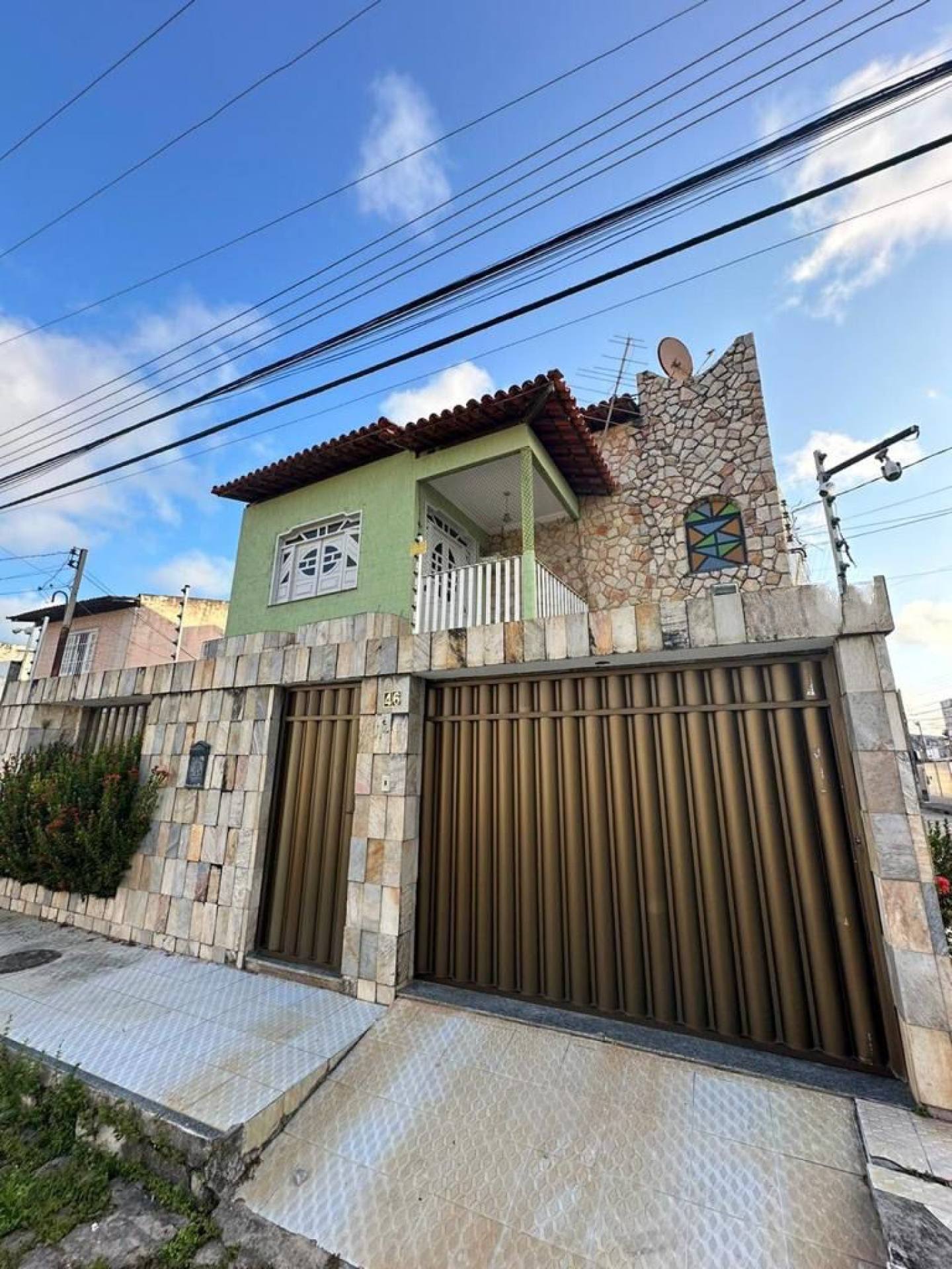 Casa Duplex de Esquina com Pontos Comerciais no Aeroporto