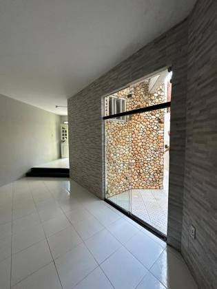 Casa Duplex de Esquina com Pontos Comerciais no Aeroporto