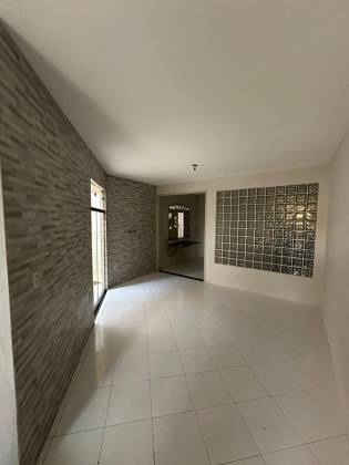 Casa Duplex de Esquina com Pontos Comerciais no Aeroporto