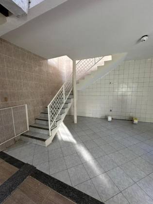 Casa Duplex de Esquina com Pontos Comerciais no Aeroporto