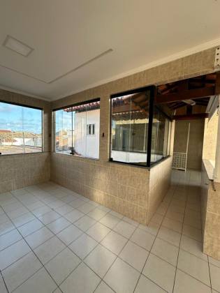 Casa Duplex de Esquina com Pontos Comerciais no Aeroporto