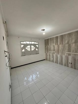 Casa Duplex de Esquina com Pontos Comerciais no Aeroporto