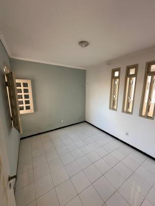 Casa Duplex de Esquina com Pontos Comerciais no Aeroporto