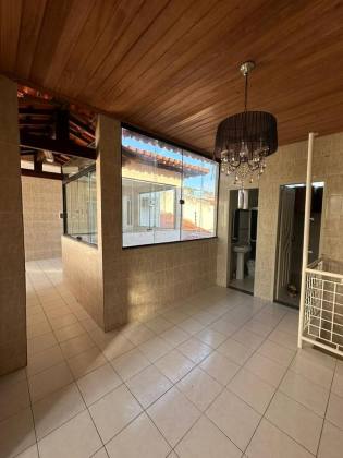 Casa Duplex de Esquina com Pontos Comerciais no Aeroporto