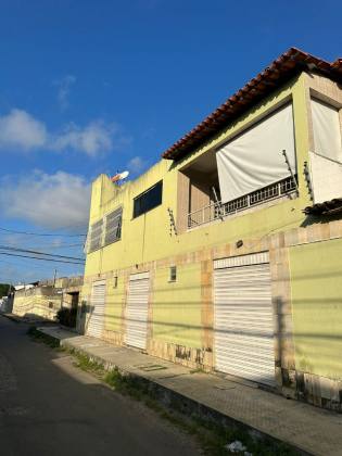 Casa Duplex de Esquina com Pontos Comerciais no Aeroporto
