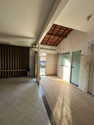 Casa Duplex de Esquina com Pontos Comerciais no Aeroporto