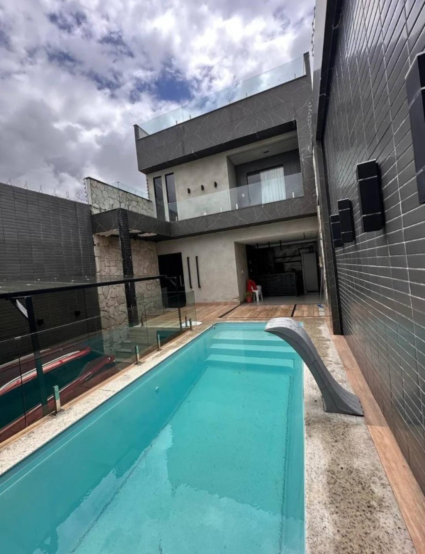 Casa Duplex com Piscina no Eduardo Gomes