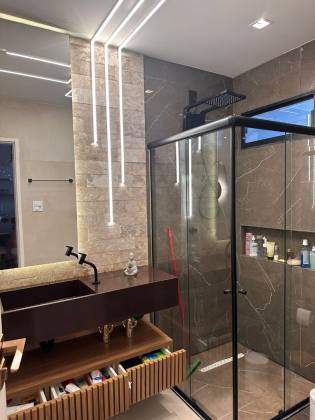 Casa Duplex com Piscina no Eduardo Gomes