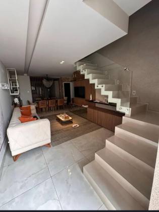 Casa Duplex com Piscina no Eduardo Gomes