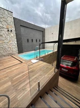 Casa Duplex com Piscina no Eduardo Gomes
