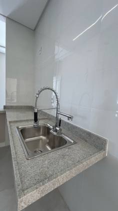 Casa de Esquina no Sol e Praia Residencial