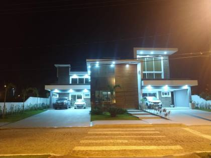 Casa Duplex com Piscina no Cond. Lago Paranoá