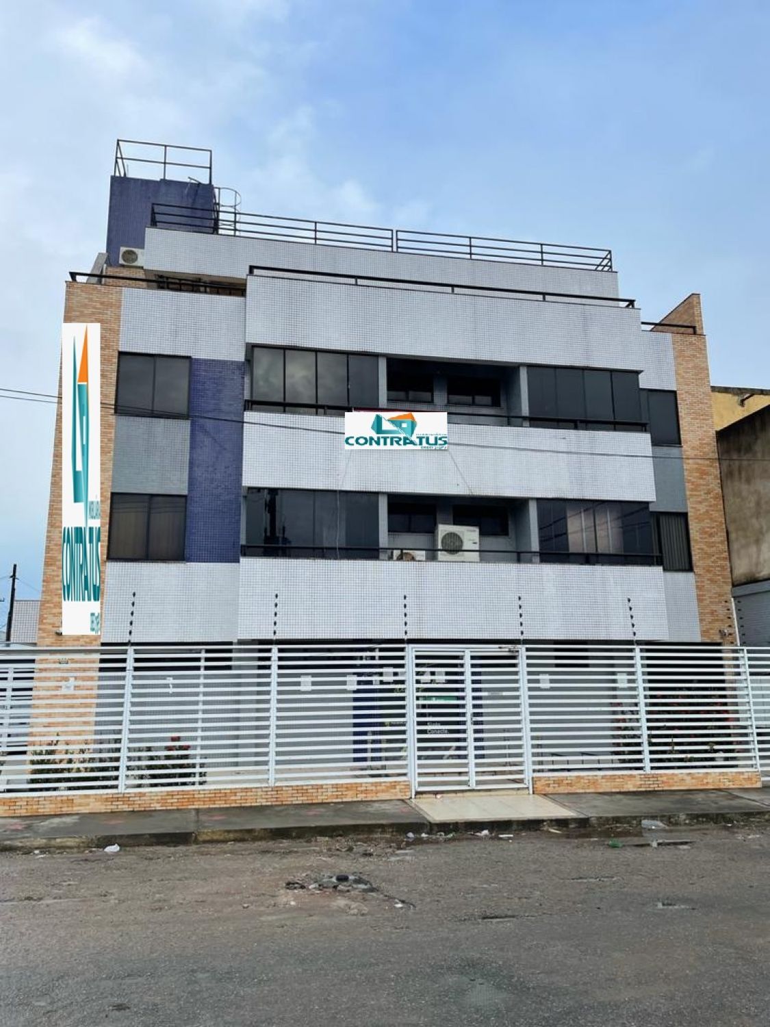 Prédio no Marcos Freire II