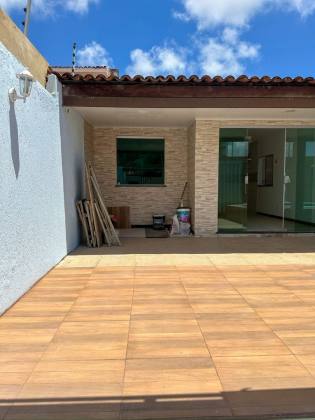 Casa com Piscina na Aruana