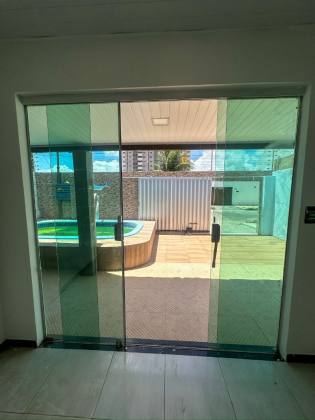 Casa com Piscina na Aruana