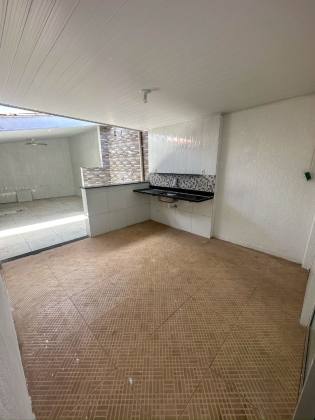 Casa com Piscina na Aruana