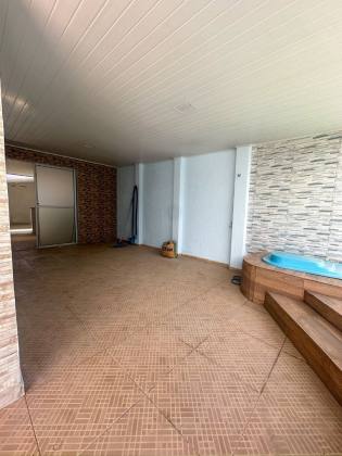 Casa com Piscina na Aruana