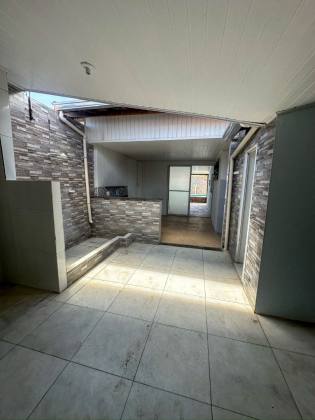 Casa com Piscina na Aruana