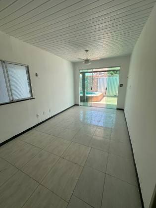 Casa com Piscina na Aruana