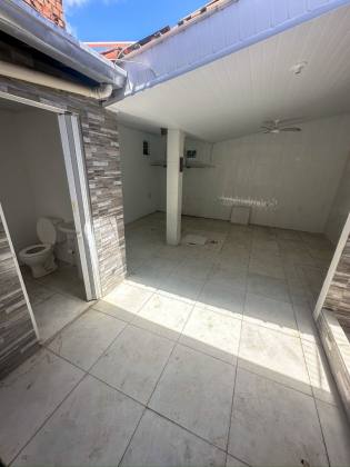 Casa com Piscina na Aruana