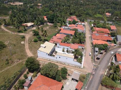 Casa com Piscina na Aruana (porteira fechada)