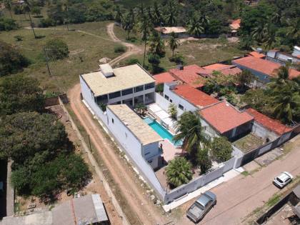 Casa com Piscina na Aruana (porteira fechada)