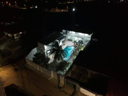 Casa com Piscina na Aruana (porteira fechada)