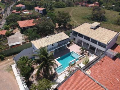 Casa com Piscina na Aruana (porteira fechada)