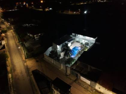 Casa com Piscina na Aruana (porteira fechada)