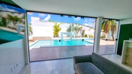 Casa com Piscina na Aruana (porteira fechada)